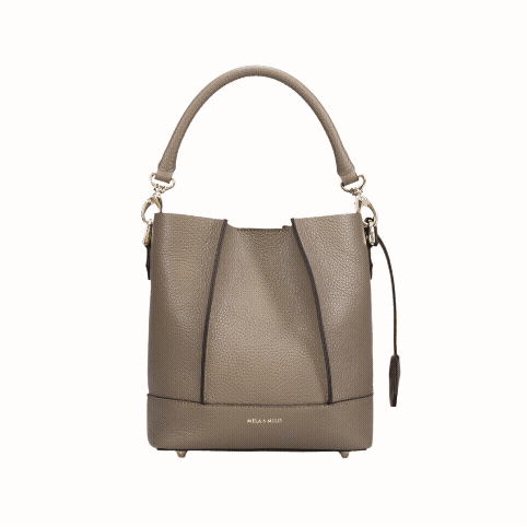 <ruby>CANELE<rt>カヌレ</rt></ruby>